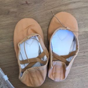 Kid’s ballet shoes